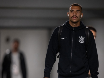 Matheuzinho chegando no Centen�rio para jogo do Corinthians