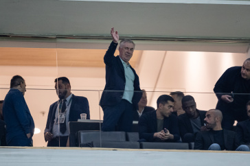 Carlo Ancelotti marca presen�a na Neo Qu�mica Arena