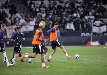 Jo�o Pedro Tchoca durante aquecimento