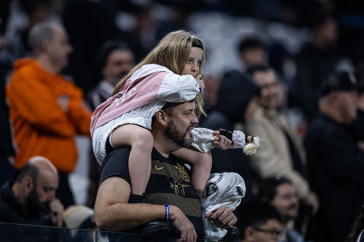 Pai e filha no jogo contra o Vit�ria