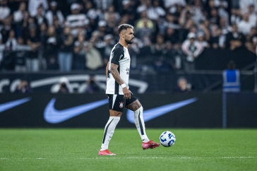 Raniele em a��o contra o Vit�ria pelo Brasileir�o