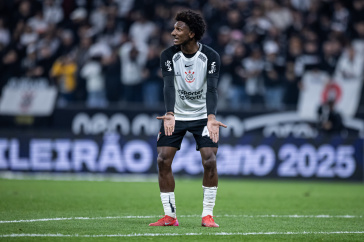 Talles Magno reclamando durante jogo