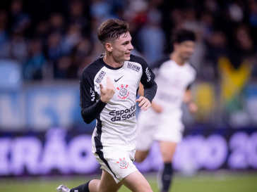 Breno Bidon comemorando gol sobre o Gr�mio