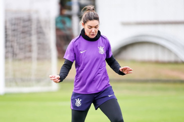 Gabi Zanotti em campo durante treinamento do Corinthians