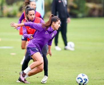 Let�cia Santos e Juliete em prepara��o no Corinthians