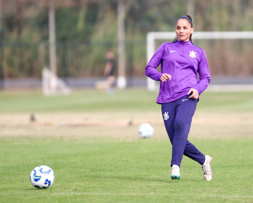 Leticia Teles durante treinamento do Corinthians