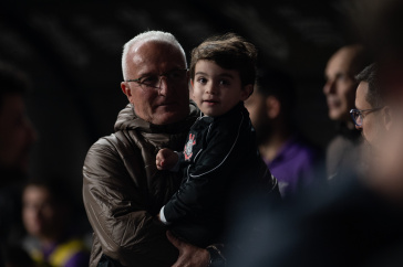 Dorival J�nior com torcedor