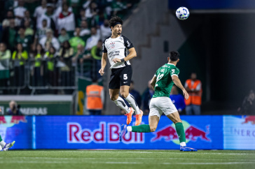 Andr� Ramalho saltando durante o D�rbi no Allianz Parque pela Copa do Brasil