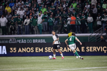 Matheus Bidu com a bola nos p�s durante o D�rbi no Allianz Parque pela Copa do Brasil