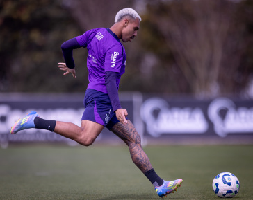 Matheuzinho em treinamento do Corinthians