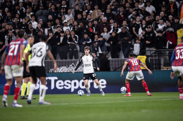 Breno Bidon foi um dos titulares do Corinthians para enfrentar o Bahia no Brasileir�o