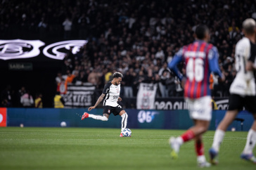 Jos� Mart�nez foi titular do Corinthians em partida contra o Bahia