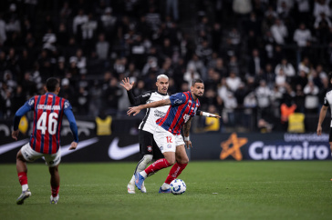 Matheuzinho foi titular do Corinthians em partida contra o Bahia