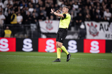 Paulo Cesar Zanovelli da Silva apita a partida