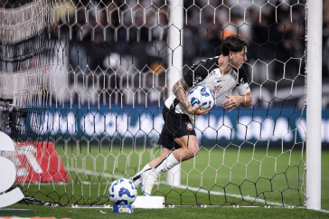 Rodrigo Garro comemora o gol anulado