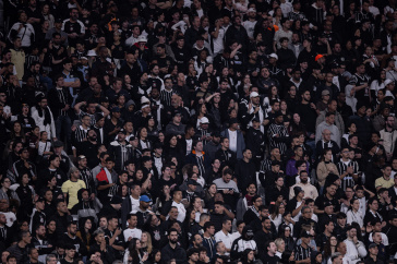 Torcida do Corinthians comparece para jogo contra o Bahia