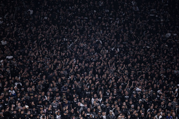 Torcida do Corinthians vai � Neo Qu�mica Arena para assistir jogo do Brasileir�o