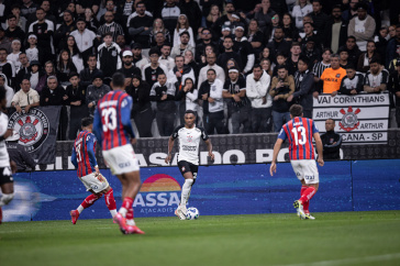 Vitinho estreia pelo Corinthians em partida contra o Bahia