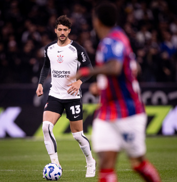 Gustavo Henrique avan�ando sobre a marca��o do Bahia