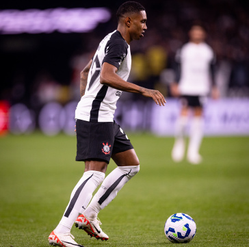 Vitinho na partida entre Corinthians e Bahia