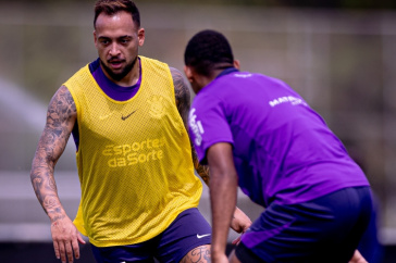 Maycon durante treino do Corinthians