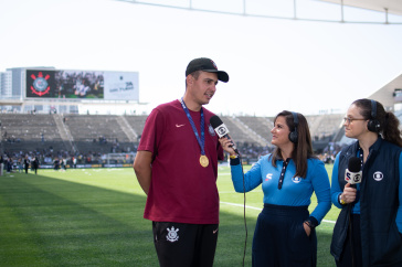 Lucas Piccinato dando entrevista na Neo Qu�mica Arena em celebra��o do t�tulo brasileiro