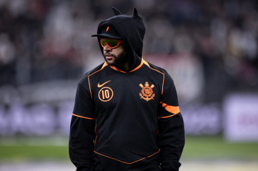 Memphis Depay lesionado durante aquecimento