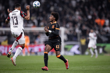 Talles Magno em a��o durante jogo do Corinthians contra o Flamengo