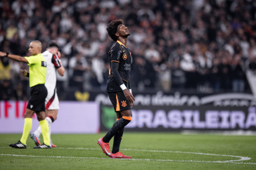 Talles Magno em campo pelo Corinthians contra o Flamengo