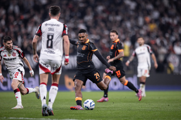 Vitinho durante jogo do Corinthians contra o Flamengo