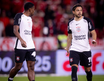Andr� Luiz e Romero em a��o diante do Internacional pelo Brasileir�o