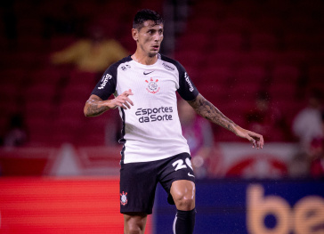 Angileri em a��o diante do Internacional pelo Brasileir�o