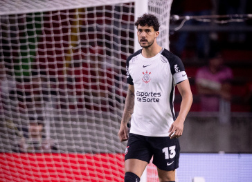 Gustavo Henrique em a��o diante do Internacional pelo Brasileiro