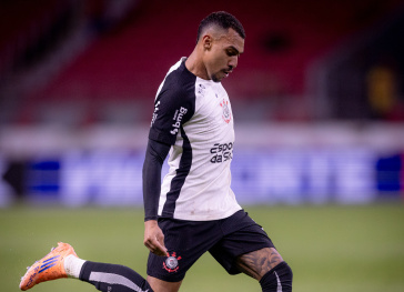 Matheuzinho em a��o diante do Internacional pelo Brasileir�o