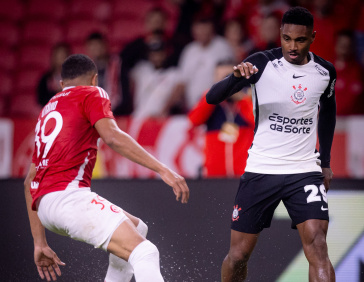 Vitinho em a��o diante do Internacional pelo Brasileir�o