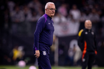 Dorival J�nior � beira do campo contra o Atl�tico-MG