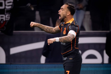 Maycon comemora gol marcado diante do Atl�tico-MG pelo Brasileir�o