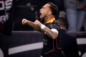 Maycon comemora gol marcado diante do Atl�tico-MG pelo Brasileir�o