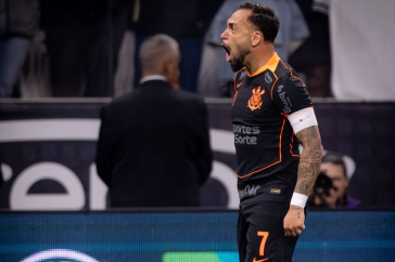 Maycon comemora gol marcado pelo Corinthians em duelo pelo Brasileir�o