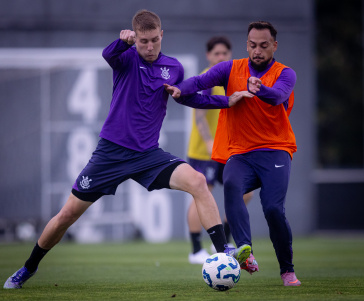 Charles e Maycon durante treinamento do Corinthians
