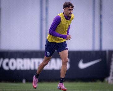 Jo�o Pedro durante treinamento do Corinthians