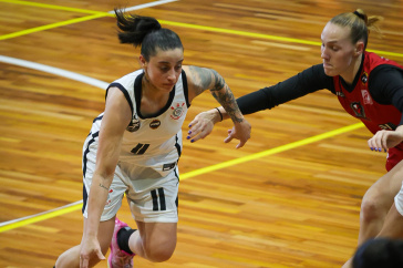 Yasmin Gon�alves em a��o contra o Sesi Araraquara pelo Paulista de Basquete Feminino