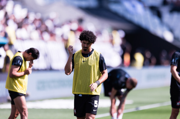 Andr� Ramalho durante aquecimento do Corinthians