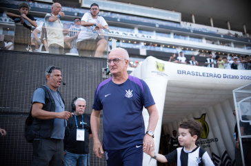 Dorival J�nior com seu neto antes de jogo do Corinthians contra o Botafogo pelo Brasileir�o