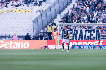 Hugo Souza durante jogo do Corinthians contra o Botafogo