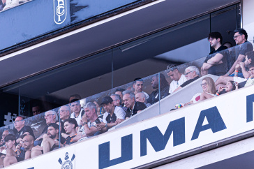 Jo�o Cancelo, lateral da Sele��o de Portugal, assistindo jogo do Corinthians na Neo Qu�mica Arena