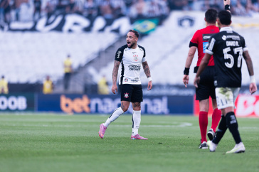 Maycon durante jogo do Corinthians contra o Botafogo