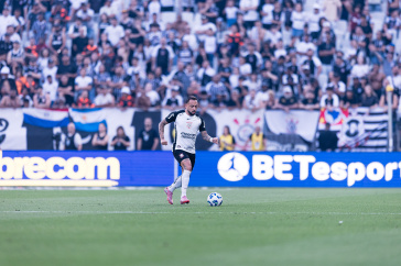 Maycon durante jogo do Corinthians contra o Botafogo