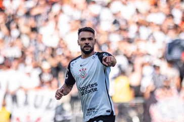 Raniele comemora gol marcado diante do Botafogo pelo Brasileir�o