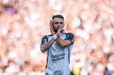 Raniele comemora gol marcado diante do Botafogo